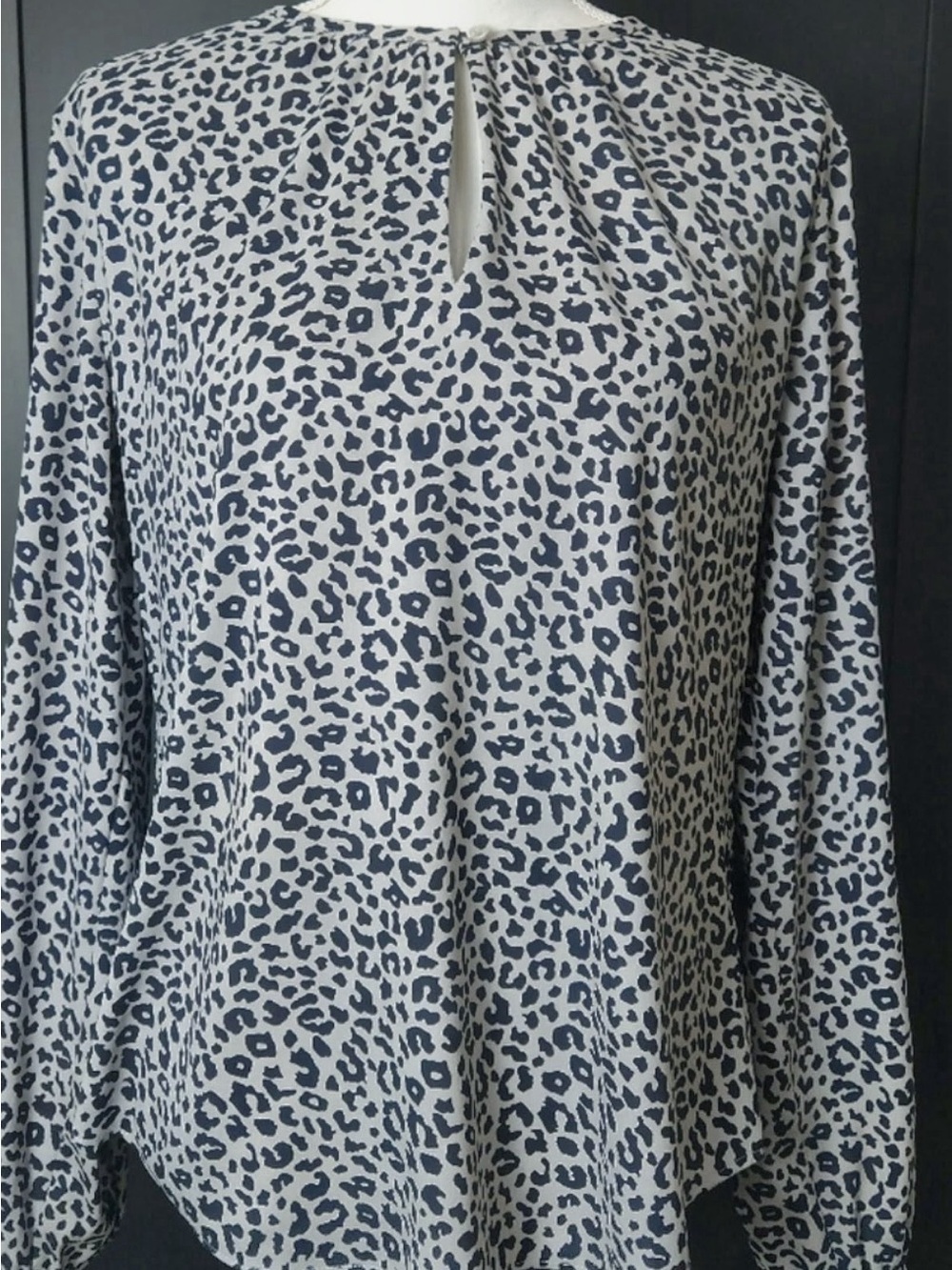 Ann Taylor Leopard Cheetah Print Blouse Gray Black Long Sleeve Keyhole Size S